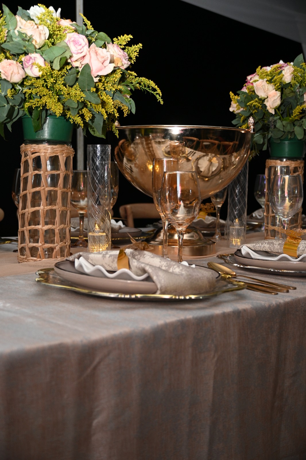 Elegant table centrepiece and décor styling