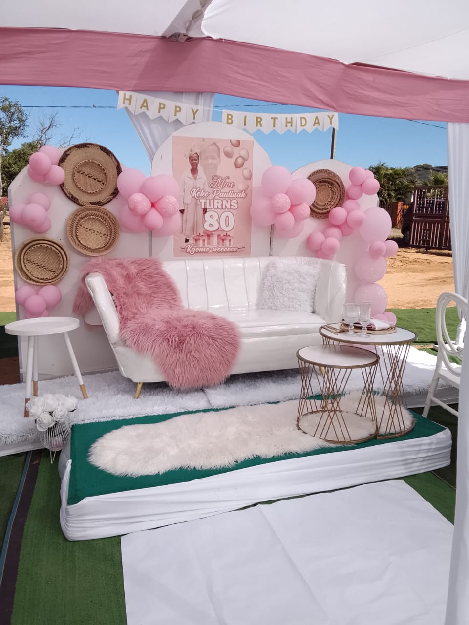Pink and white elegant event décor